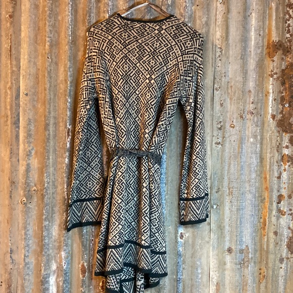 Nice Aztec print sweater - Picture 5 of 5